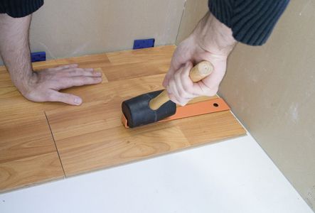 Set complet pour pose de parquets stratifiés